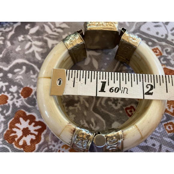 Vintage Bone Ornate Bracelet Red Agate Cabochon Silver Tone Bohemian Pin Closure - Picture 9 of 9